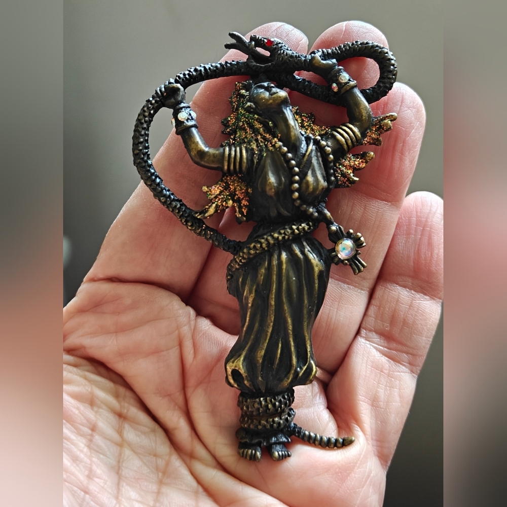 Vintage JJ Jonette Snake Charmer Lady Medusa Bronzed Brooch - Picture 8 of 10
